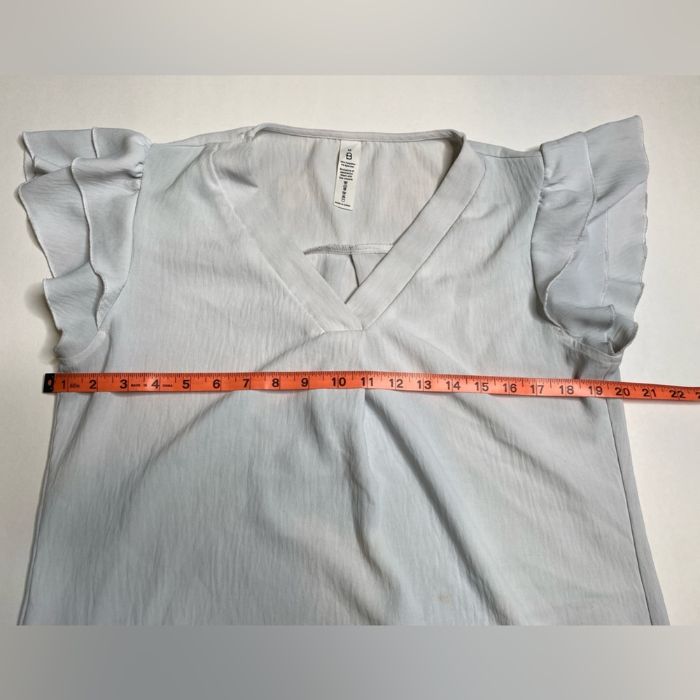 Chic Light Top with Ruffle Sleeves size medium - Picture 5 of 9